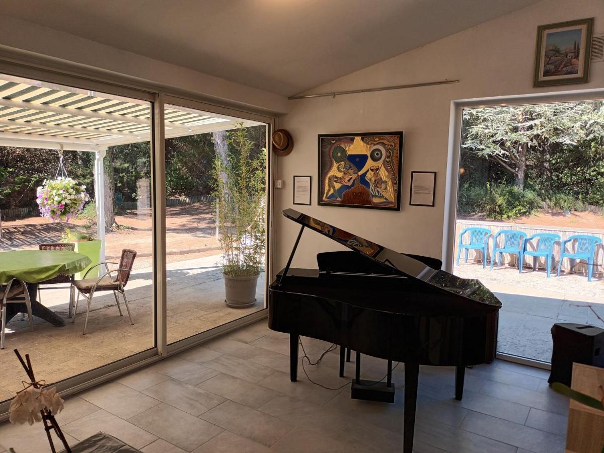 Chalet Banane Devant Piscine, A 6Km Du Festival De Piano De La Roque D'Antheron Rognes ภายนอก รูปภาพ