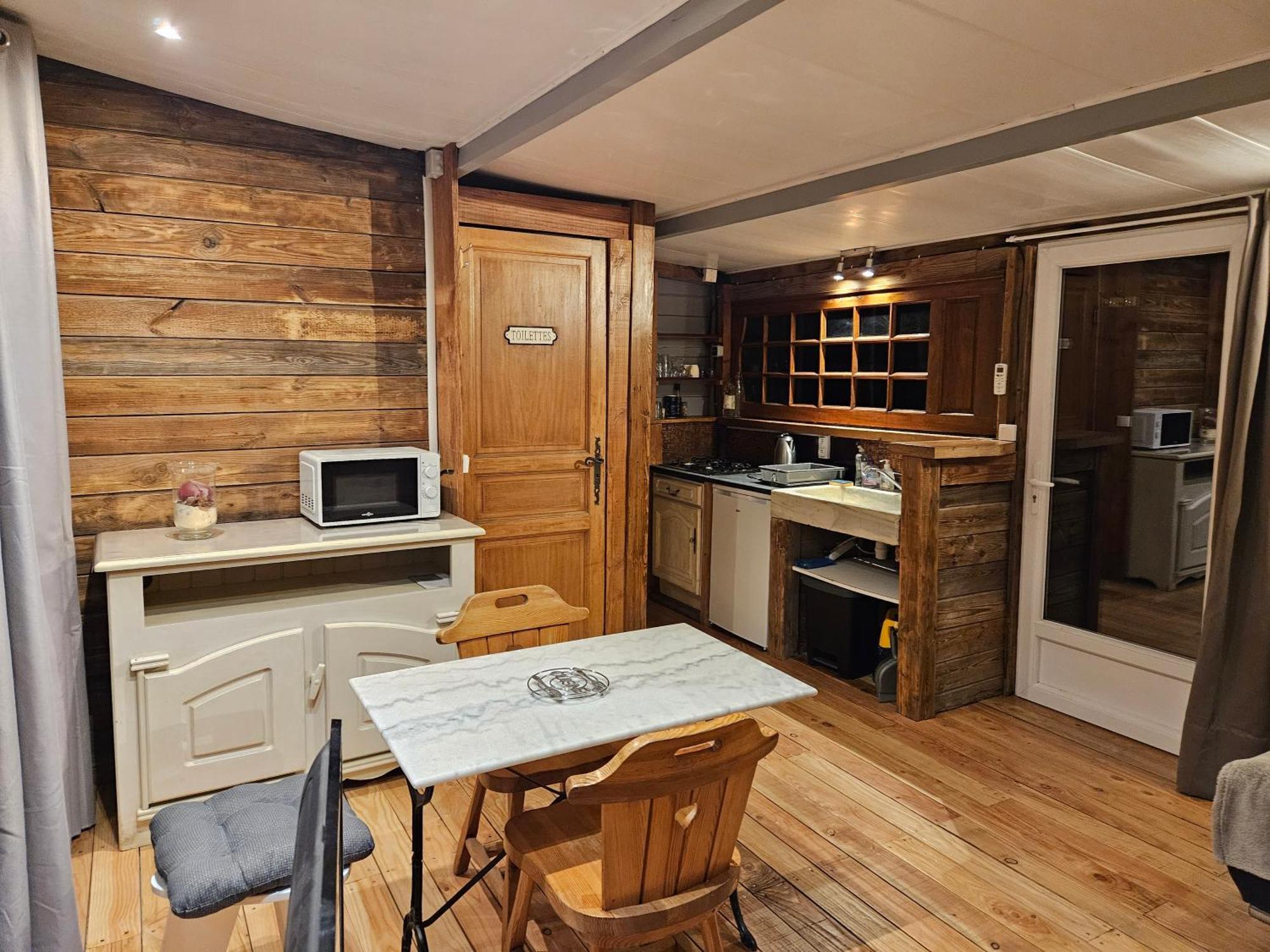 Chalet Banane Devant Piscine, A 6Km Du Festival De Piano De La Roque D'Antheron Rognes ภายนอก รูปภาพ